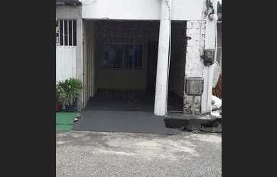 Imagem: A casa possui 1 Dormitório, 1 Banheiro, 1 Vaga na garagem e