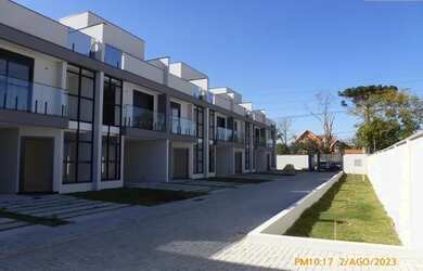 Imagem: A casa possui 4 Dormitórios, 4 Banheiros, 2 Vagas na garagem