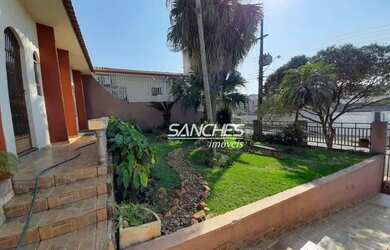 Imagem: A casa possui 3 Dormitórios, 3 Banheiros, 3 Vagas na garagem