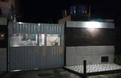 Imagem: A casa possui 3 Dormitórios, 3 Banheiros, 2 Vagas na garagem