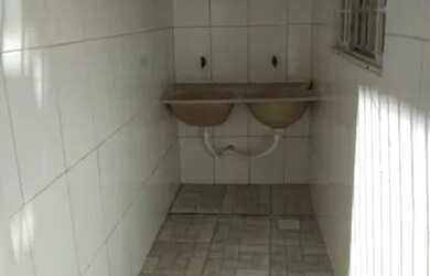 Imagem: A casa possui 2 Dormitórios, 1 Banheiro, 1 Vaga na garagem