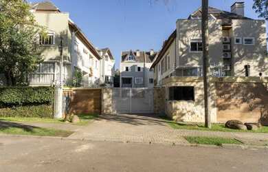 Imagem: A casa em condomínio possui 4 Dormitórios, 4 Banheiros, 3