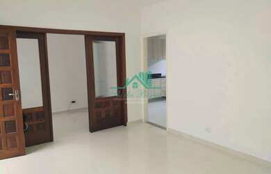 Imagem: A casa possui 3 Dormitórios, 2 Banheiros, 4 Vagas na garagem