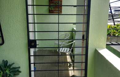 Imagem: O apartamento possui 3 Dormitórios, 1 Banheiro, 1 Vaga na garagem