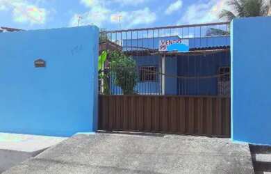 Imagem: A casa possui 2 Dormitórios, 1 Banheiro, 2 Vagas na garagem