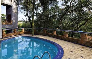 Imagem: A casa em condomínio possui 5 Dormitórios, 5 Banheiros, 3