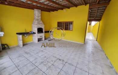 Imagem: A casa possui 3 Dormitórios, 2 Banheiros, 2 Vagas na garagem