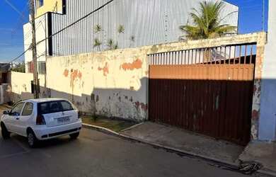 Imagem: A casa em condomínio possui 3 Dormitórios, 2 Banheiros, 5