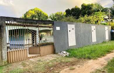 Imagem: A casa possui 2 Dormitórios, 1 Banheiro, 3 Vagas na garagem