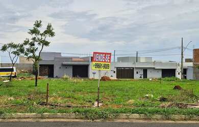 Imagem: O terreno possui 300m² de Área e está localizado em Marta