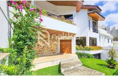 Imagem: A casa possui 5 Dormitórios, 5 Banheiros, 5 Vagas na garagem