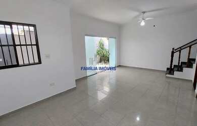 Imagem: A casa possui 3 Dormitórios, 4 Banheiros, 2 Vagas na garagem