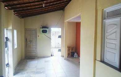 Imagem: A casa possui 3 Dormitórios, 2 Banheiros, 3 Vagas na garagem