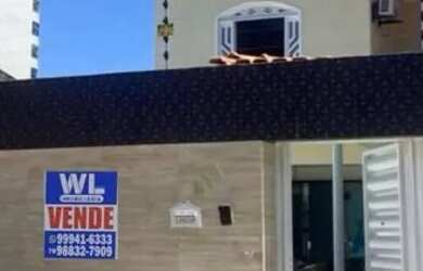 Imagem: A casa possui 4 Dormitórios, 5 Banheiros, 4 Vagas na garagem