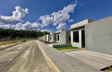 Imagem: A casa em condomínio possui 3 Dormitórios, 2 Banheiros, 2