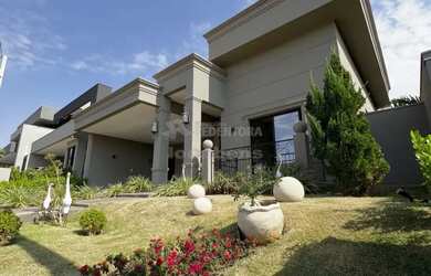 Imagem: A casa em condomínio possui 3 Dormitórios, 4 Banheiros, 4