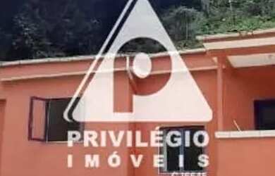 Imagem: A casa possui 4 Dormitórios, 5 Banheiros, 5 Vagas na garagem