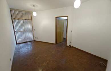 Imagem: O apartamento possui 1 Dormitório, 1 Banheiro, 1 Vaga na garagem