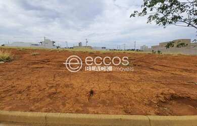 Imagem: O terreno possui 250m² de Área e está localizado em Loteamento