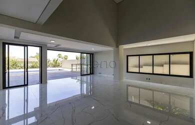 Imagem: A casa em condomínio possui 4 Dormitórios, 1 Banheiro, 4 Vagas