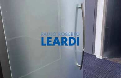 Imagem: O depósito possui 4 Vagas na garagem e 160m² de Área e está