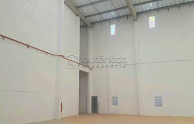 Imagem: O depósito para alugar possui 4 Vagas na garagem e 1000m²