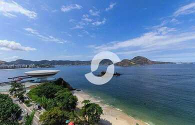 Imagem: O apartamento possui 5 Dormitórios, 5 Banheiros, 4 Vagas na