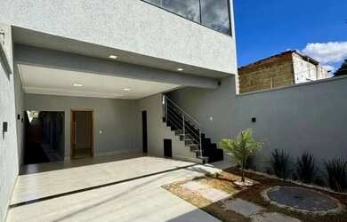 Imagem: A casa possui 3 Dormitórios, 1 Banheiro, 3 Vagas na garagem