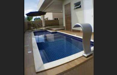 Imagem: A casa em condomínio possui 3 Dormitórios, 2 Banheiros, 2