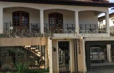 Imagem: A casa possui 3 Dormitórios, 3 Banheiros, 2 Vagas na garagem