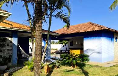 Imagem: A casa em condomínio possui 4 Dormitórios, 5 Banheiros, 2