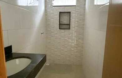 Imagem: A casa possui 2 Dormitórios, 2 Banheiros, 2 Vagas na garagem