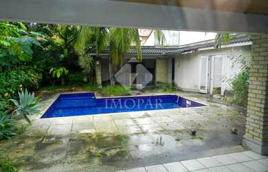 Imagem: A casa em condomínio possui 4 Dormitórios, 5 Banheiros, 2