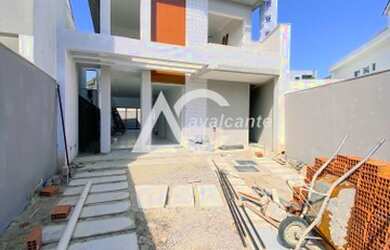 Imagem: A casa em condomínio possui 4 Dormitórios, 5 Banheiros, 2