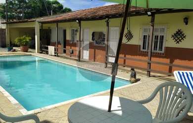 Imagem: A casa possui 3 Dormitórios, 4 Banheiros, 3 Vagas na garagem