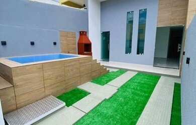 Imagem: A casa possui 3 Dormitórios, 2 Banheiros, 1 Vaga na garagem