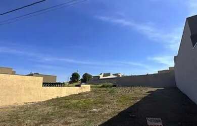 Imagem: O terreno possui 465m² de Área e está localizado em Centro