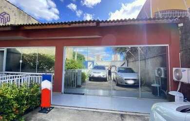 Imagem: A casa possui 3 Dormitórios, 4 Banheiros, 2 Vagas na garagem