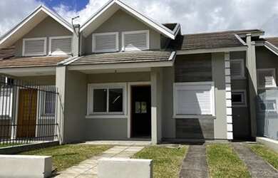 Imagem: A casa possui 2 Dormitórios, 2 Banheiros, 1 Vaga na garagem