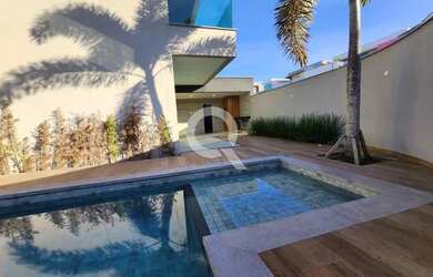 Imagem: A casa em condomínio possui 5 Dormitórios, 5 Banheiros, 3