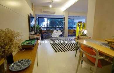 Imagem: O apartamento possui 4 Dormitórios, 2 Banheiros, 2 Vagas na