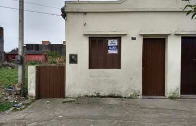 Imagem: A casa possui 3 Dormitórios, 1 Banheiro, 50m² de Área, Lareira