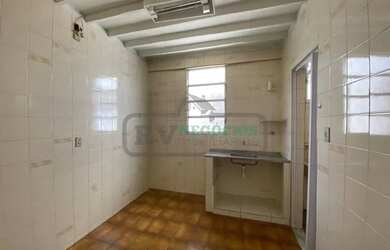 Imagem: O apartamento possui 3 Dormitórios, 1 Banheiro, 1 Vaga na garagem