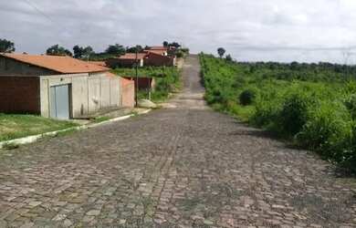 Imagem: O terreno possui 815m² de Área e está localizado em Lourival