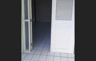 Imagem: A casa possui 4 Dormitórios, 3 Banheiros, 1 Vaga na garagem