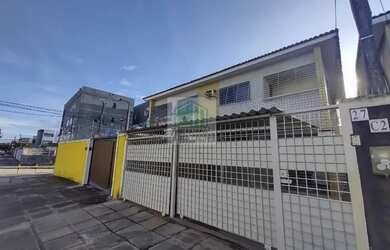 Imagem: A casa possui 4 Dormitórios, 2 Banheiros, 1 Vaga na garagem