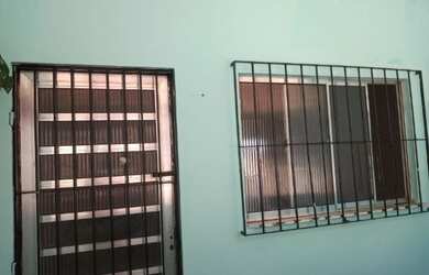 Imagem: A casa possui 3 Dormitórios, 2 Banheiros e está localizado