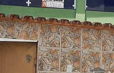 Imagem: A casa possui 3 Dormitórios, 2 Banheiros, 3 Vagas na garagem