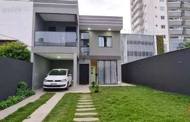 Imagem: A casa possui 3 Dormitórios, 3 Banheiros, 2 Vagas na garagem