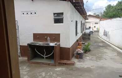 Imagem: A casa possui 2 Dormitórios, 1 Banheiro, 1 Vaga na garagem